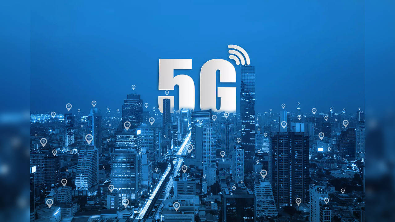 Introduction to 5G Networks: Technology and Architecture