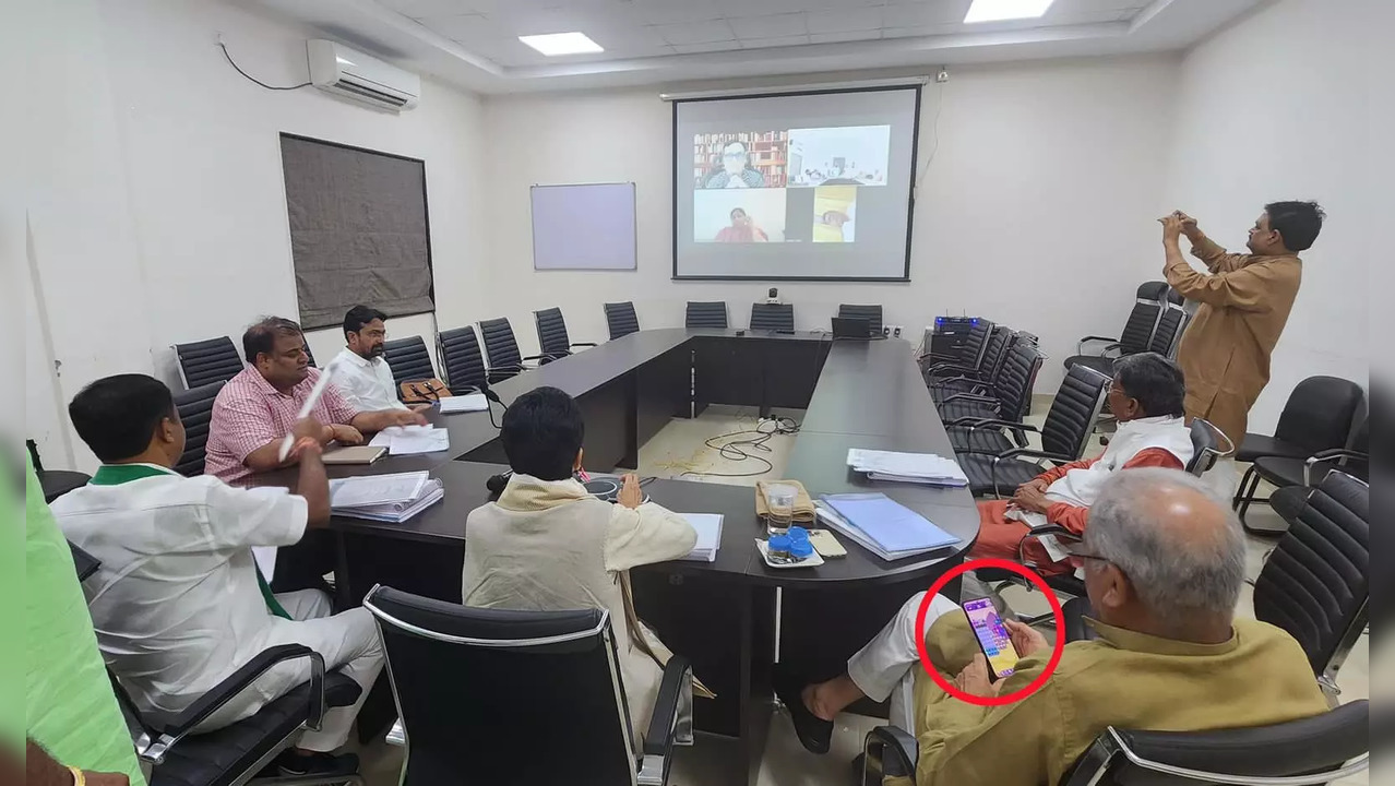 BJP's Amit Malviya shares photograph of Chhattisgarh CM playing Candy Crush during Congress meeting