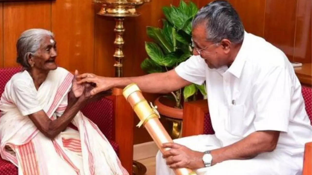 Country's Oldest Learner Karthyayani Amma Dies At 101, Penarayi Vijayan Offers Condolences