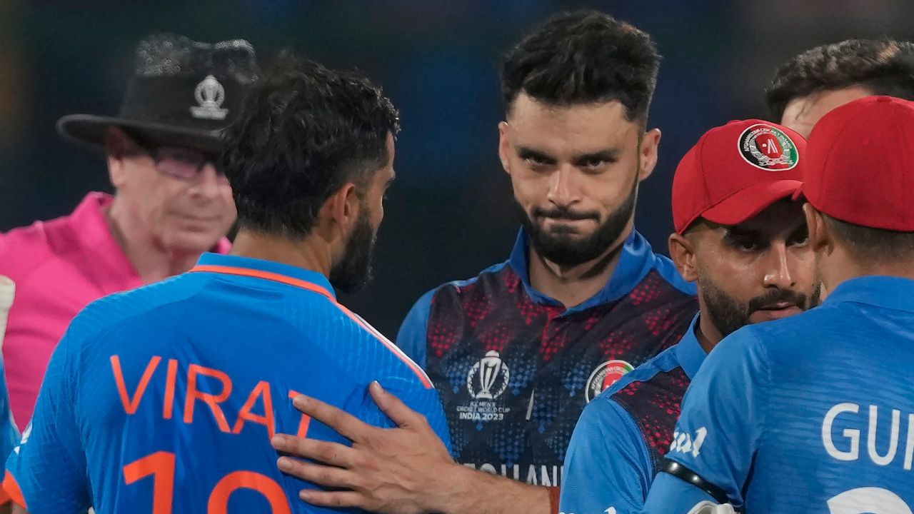 Virat Kohli and Naveen-ul-Haq shake hands and hug during a round-robin stage match at the ICC Men's Cricket World Cup 2023. | Image courtesy: Associated Press