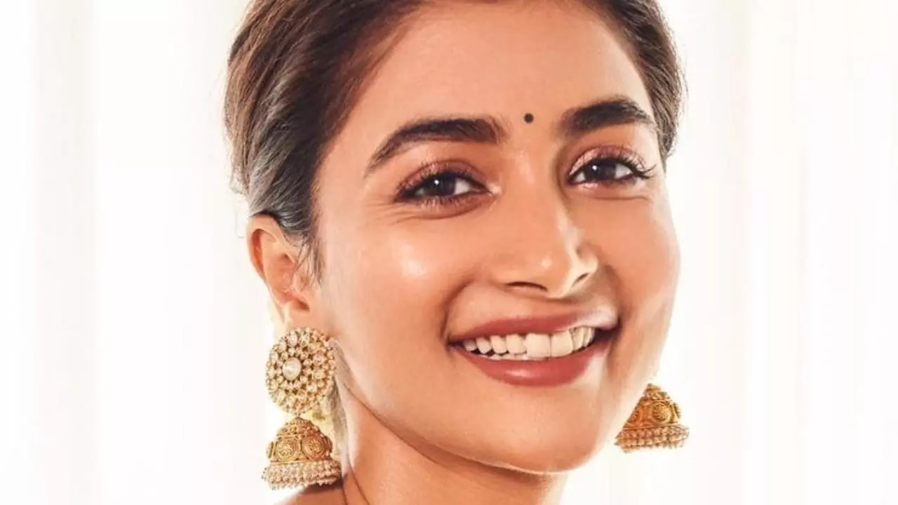 When Pooja Hegde Said South Films Are Obsessed With Navels, Says She Was Misinterpreted After Backlash