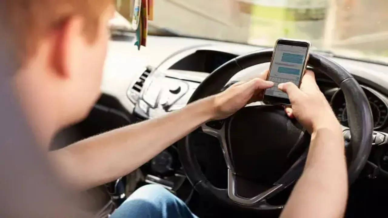 Attention! Driving While Using Mobile Phones In Mumbai? Get Ready For 'Serious Action'