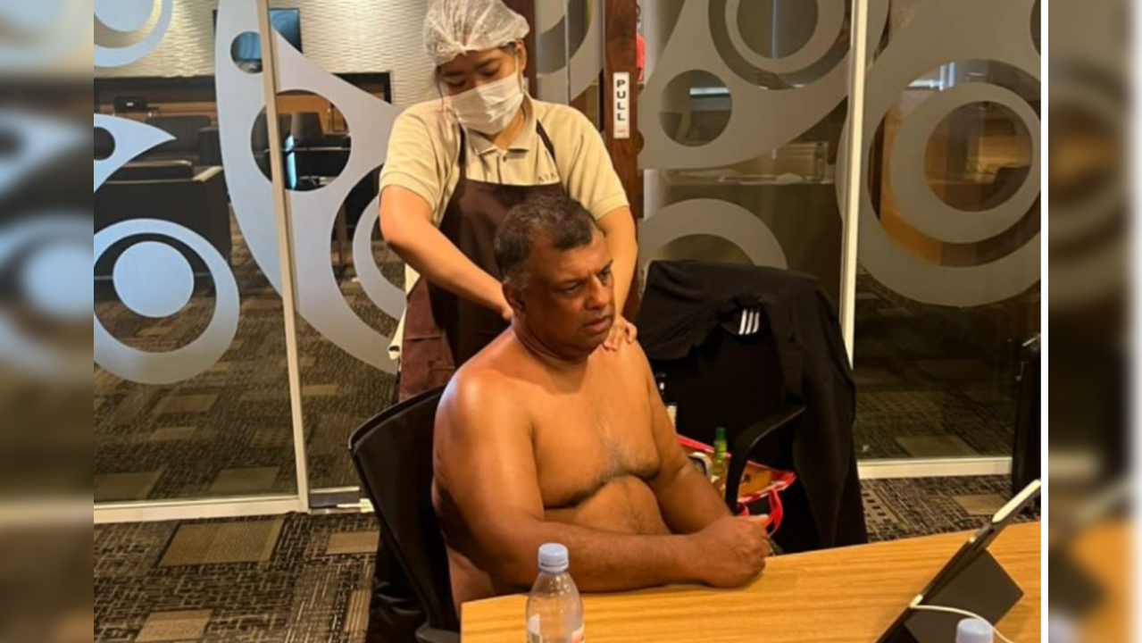 Air Asia CEO Tony Fernandes Massage During Meeting