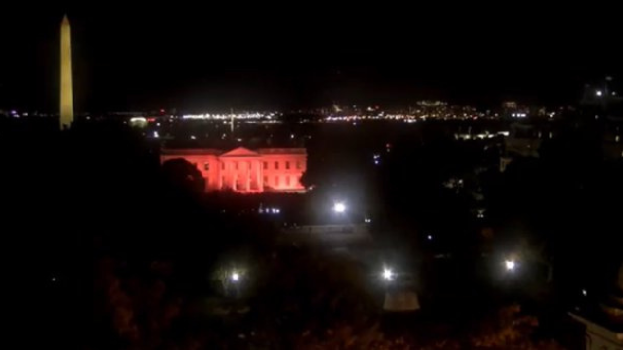 White House was lit in red