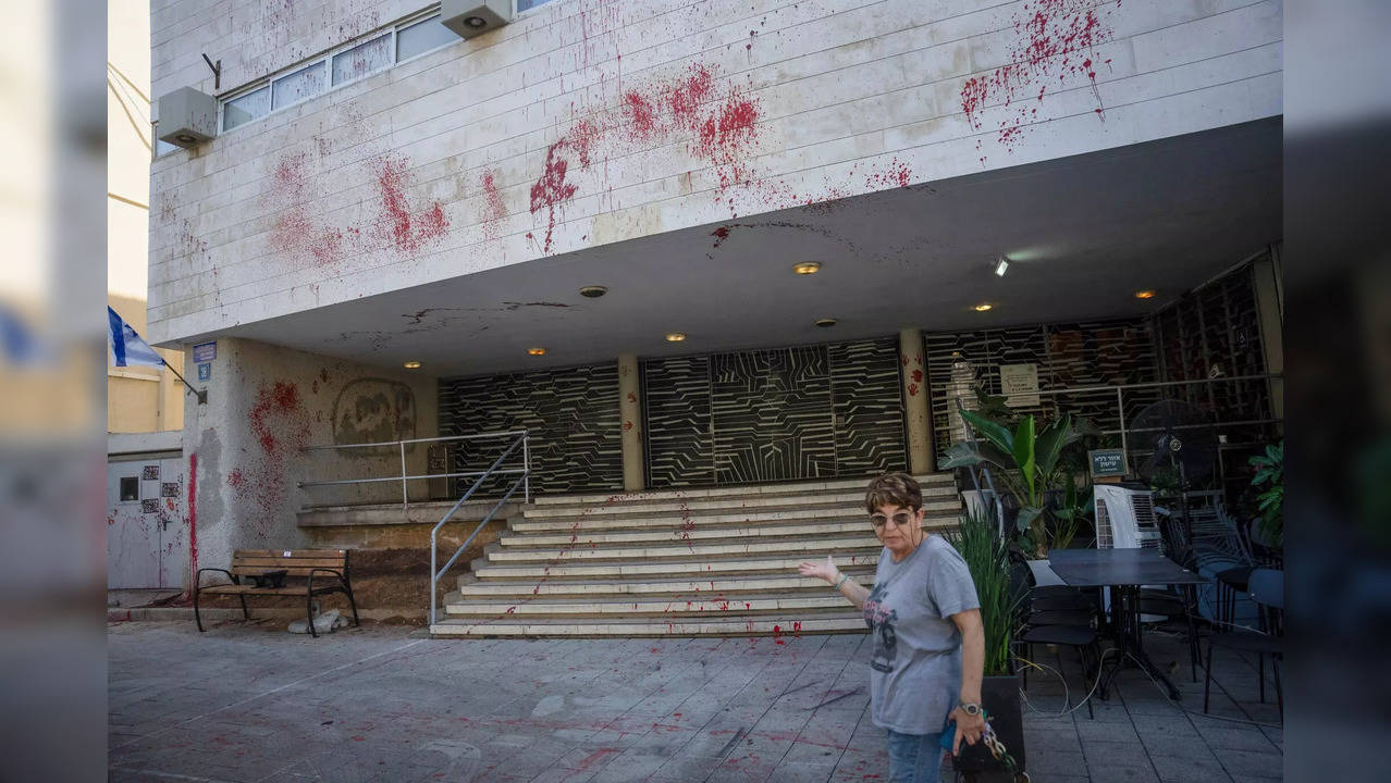 Tel Aviv HQ of Netanyahu’s party defaced with fake blood