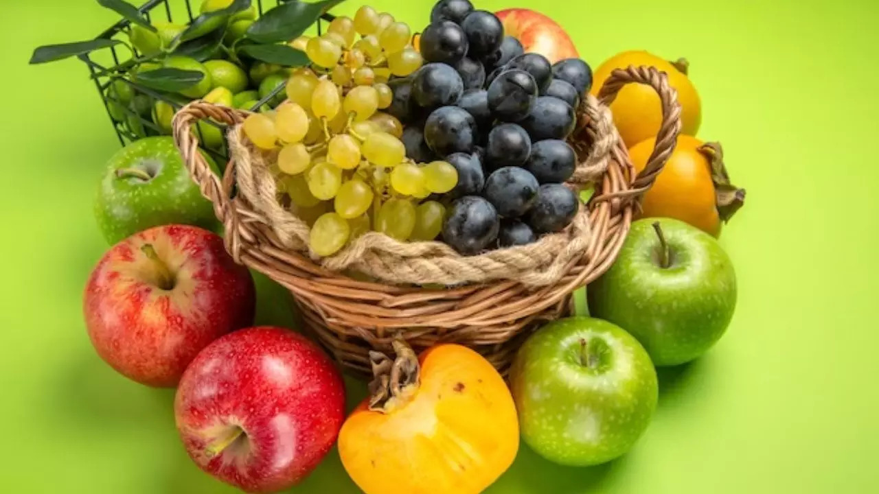 5 Must-Follow Fruit Eating Rules According to Ayurveda