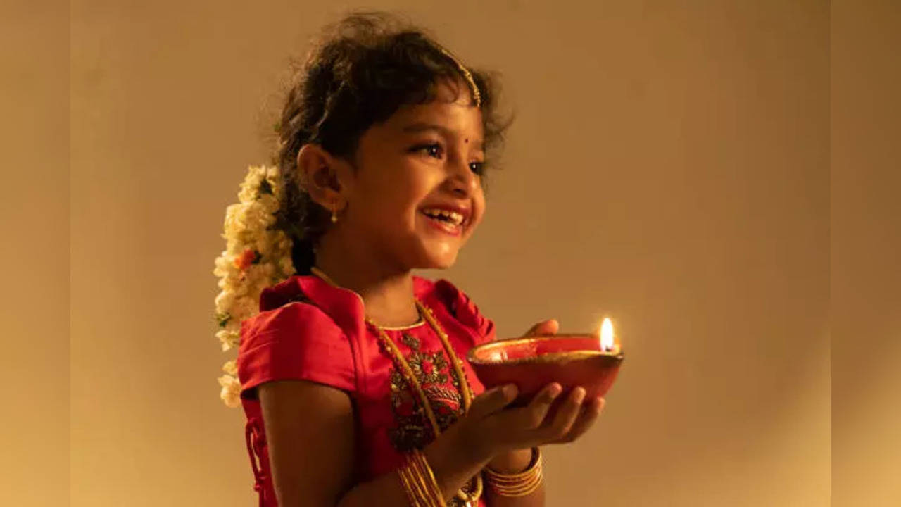 Navratri 2023 : 5 Gift Ideas for Kanya Pujan