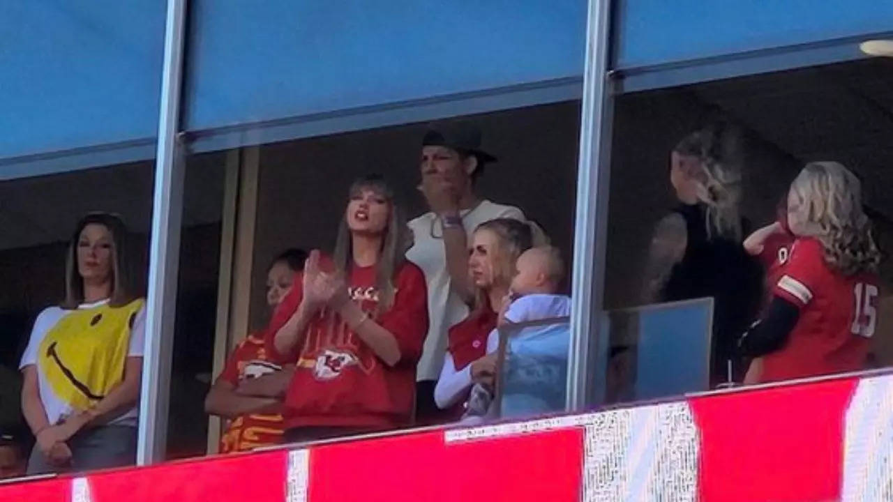 Taylor Swift And Jackson Mahomes At Chiefs vs Chargers, Video