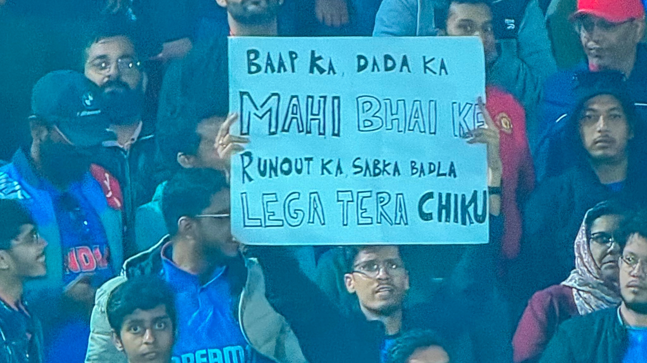 A Virat Kohli fan's placard signals a redemptive innings ahead after Suryakumar Yadav was run-out during Sunday's 2023 World Cup match between India and New Zealand.