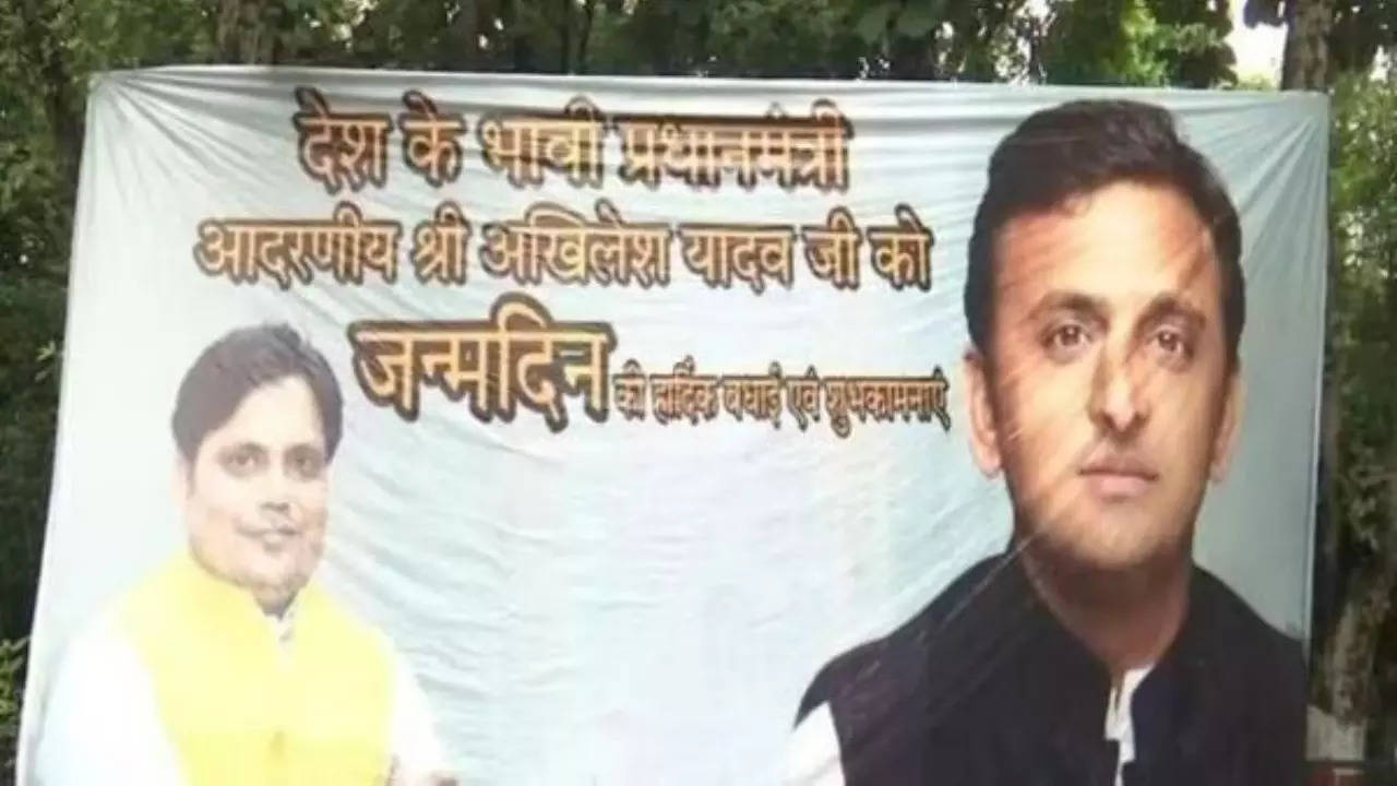 Akhilesh Yadav PM poster-1