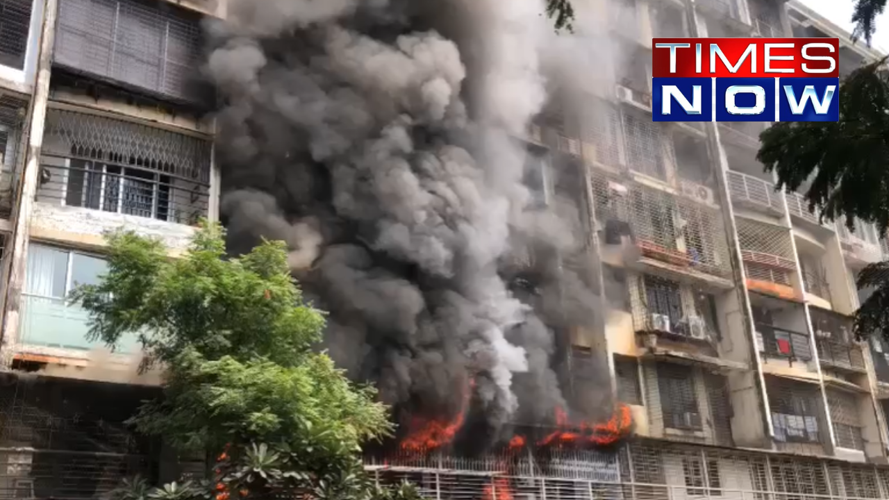 Mumbai: Massive Fire Breaks Out in Kandivali's Veena Santoor Building | Video