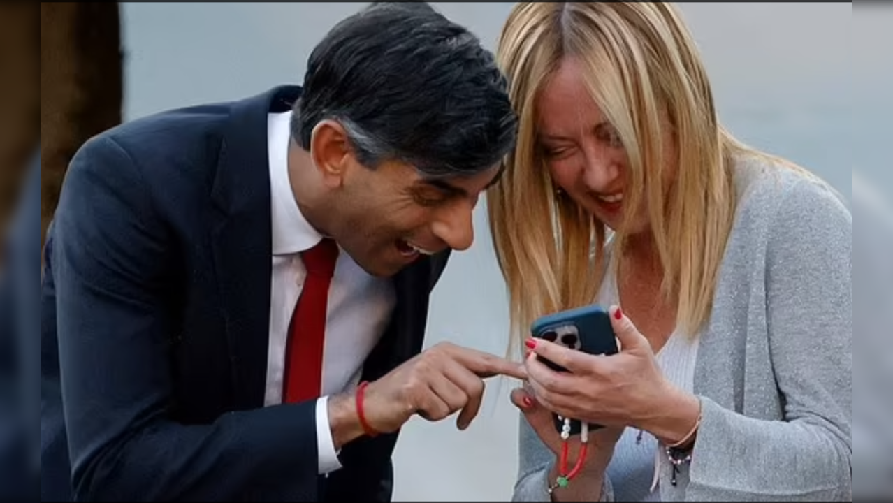 UK PM Rishi Sunak shares a laugh with Italian PM Giorgia Meloni 