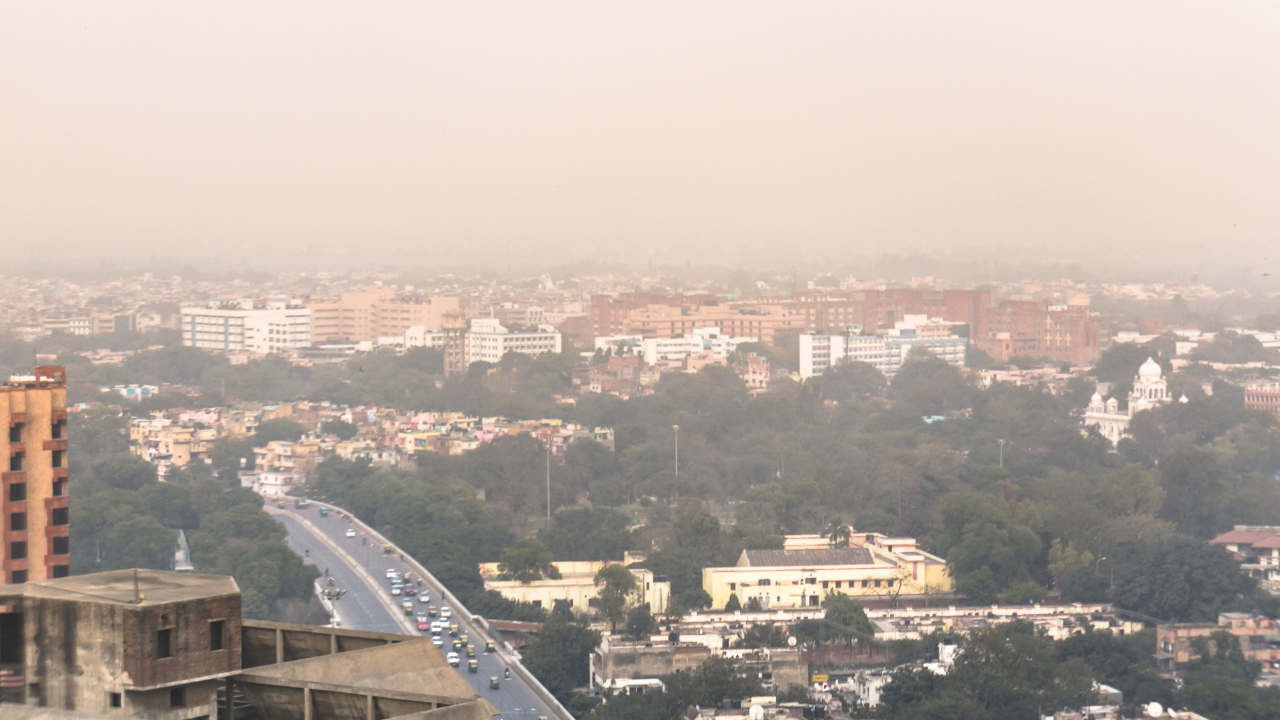 Delhi's Air Quality Sees Marginal Improvement Due to Change in Wind Direction