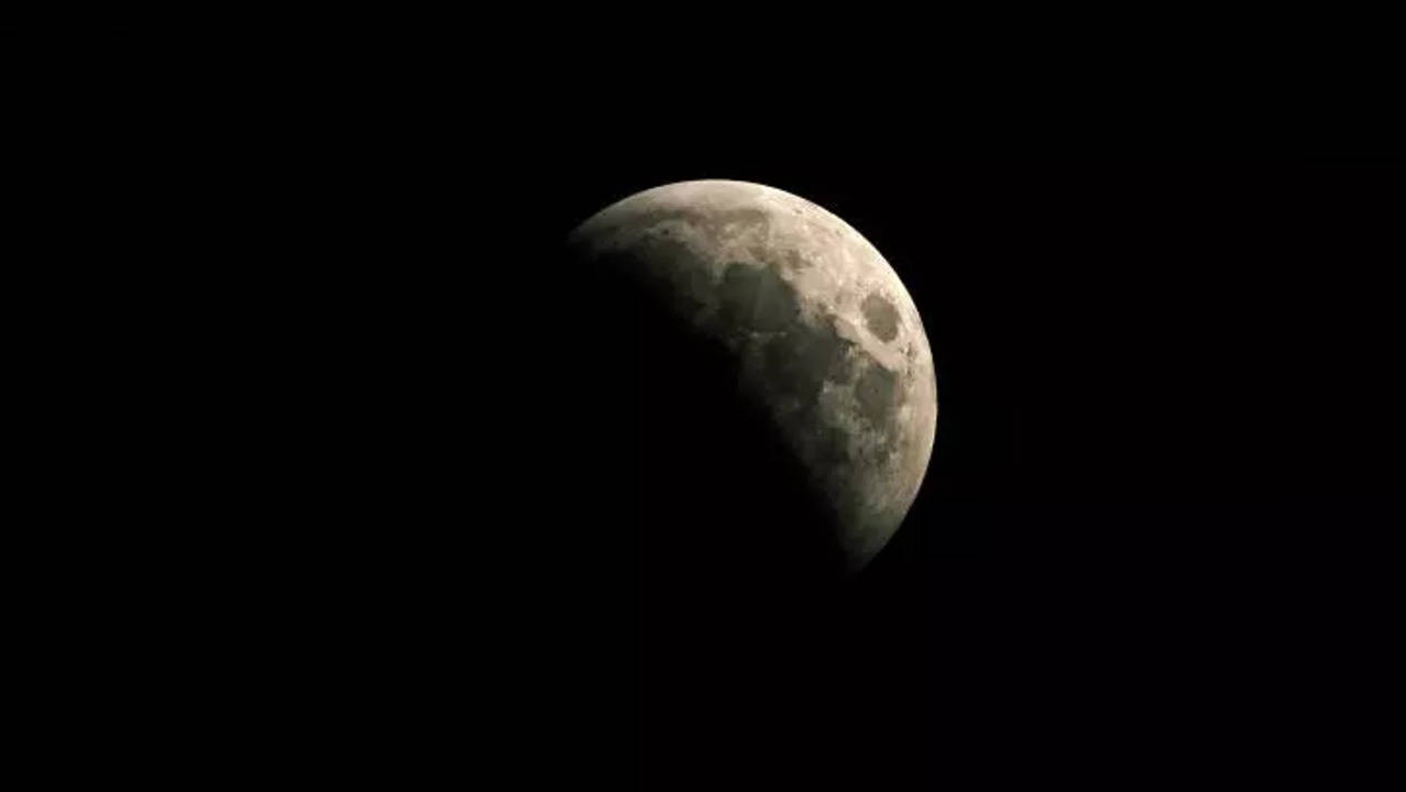 Precautions pregnant women need to take during Lunar eclipse