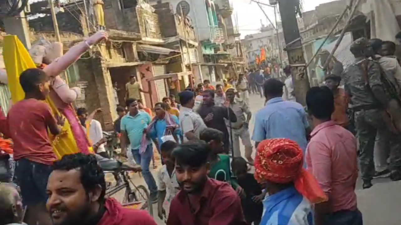 Clashes Erupt In Bihar's Begusarai During Durga Puja Procession, 6 ...