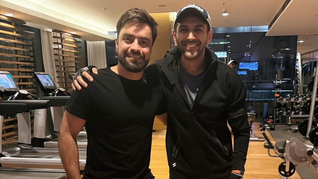 Kartik Aaryan Bumps Into Afghanistan Spinner Rashid Khan