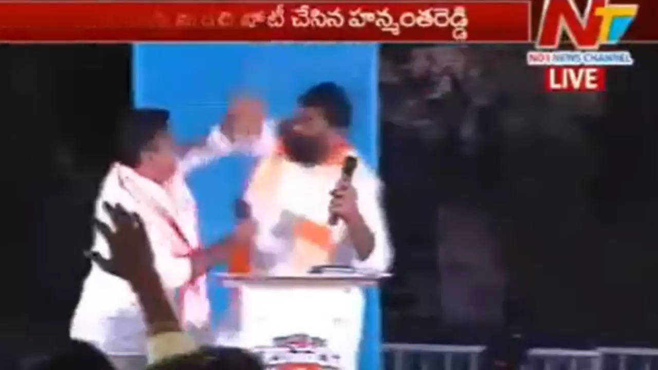 BRS MLA Vivekananda Goud grabs BJP leader Kuna Srisailam Goud's throat