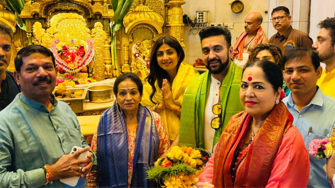 Shilpa Shetty, Raj Kundra Seek Blessings At Siddhivinayak Temple