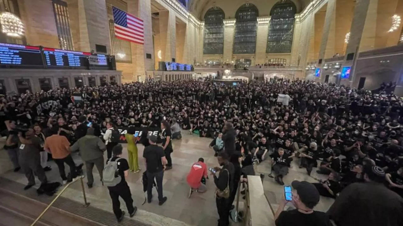 Grand Central, New York Protest