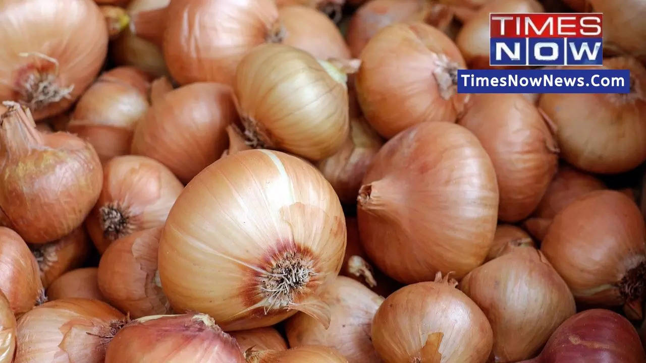 Skyrocketing Onion Prices In Delhi-NCR Leaves Citizens Teary-Eyed, Dramatic Plunge To Rs 70/kg