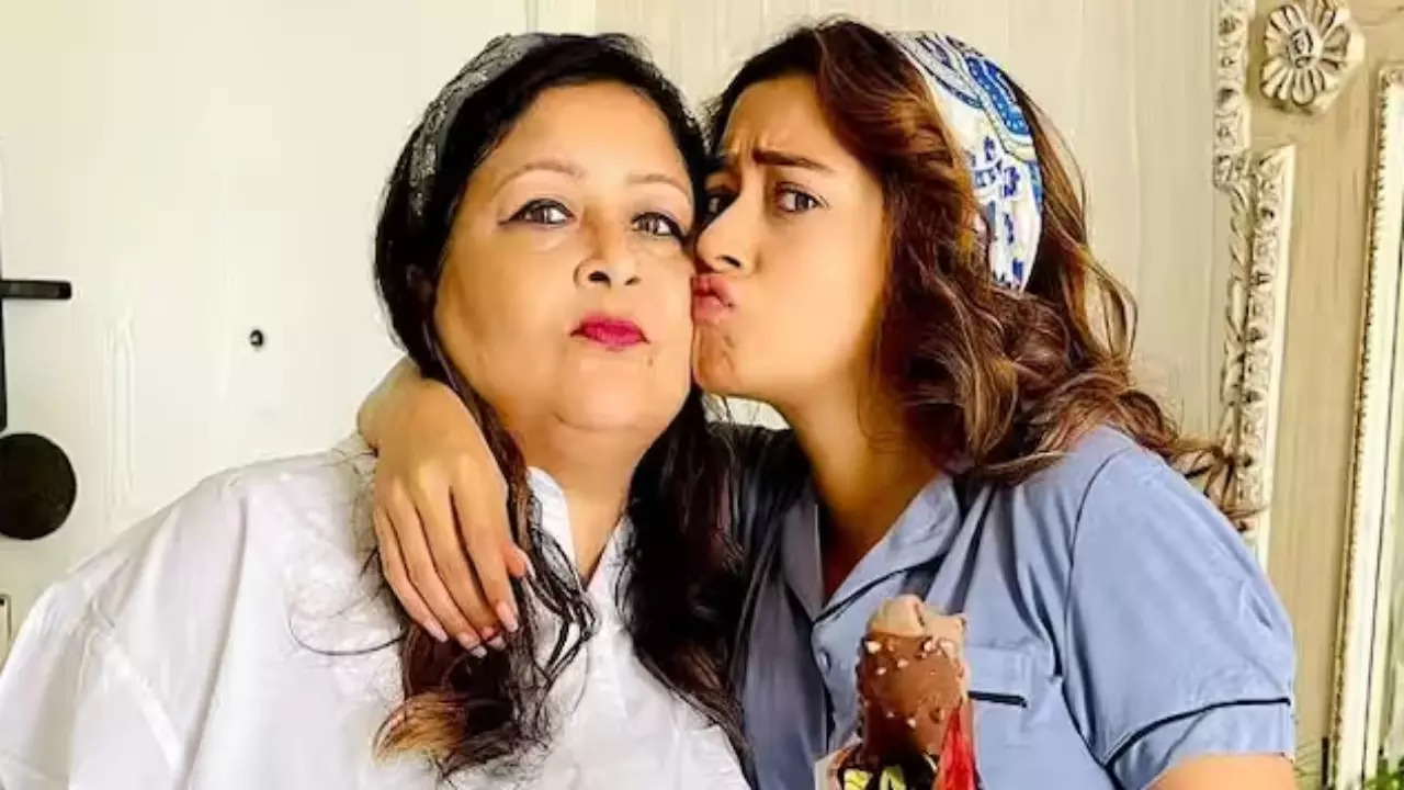 Tina Datta with her mother