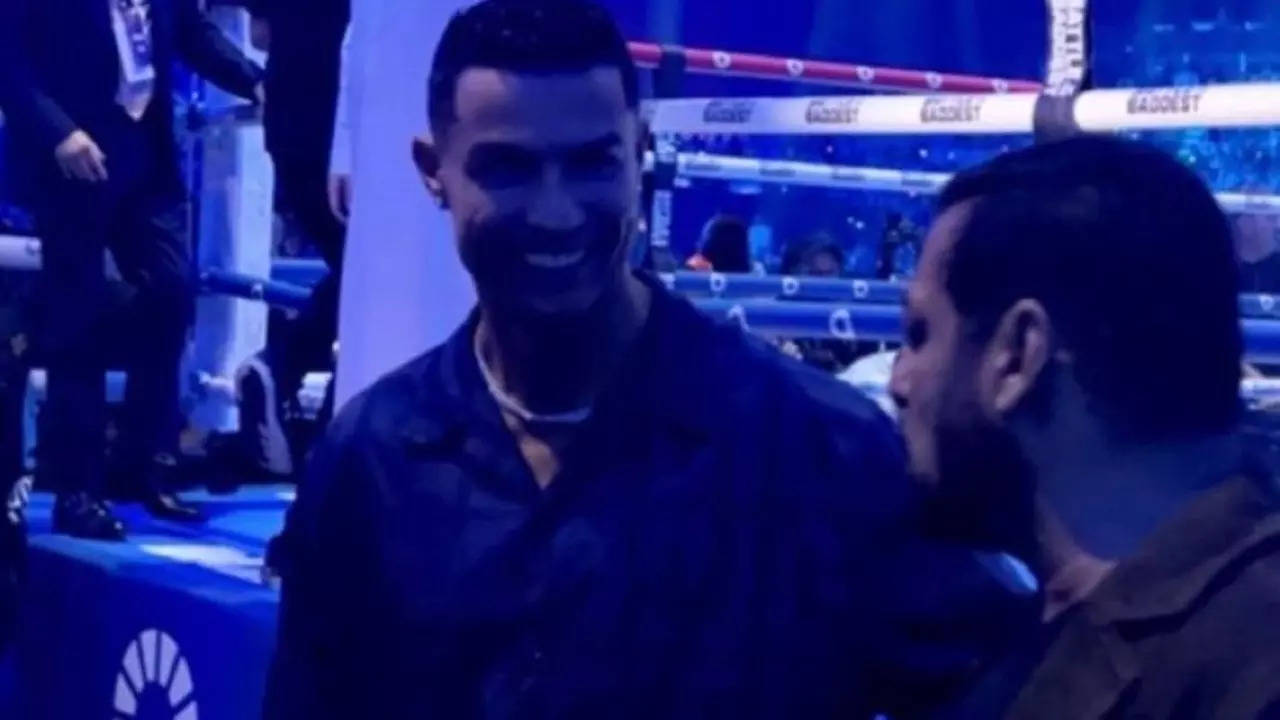 NO, Cristiano Ronaldo Did Not 'IGNORE' Salman Khan At Dubai Boxing Event. Pic Surfaces After Viral Video