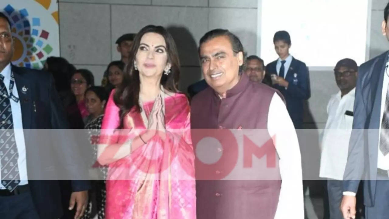 Exclusive! Nita Ambani, Mukesh Ambani Visit Siddhivinayak Temple On Occasion Of Former's Birthday