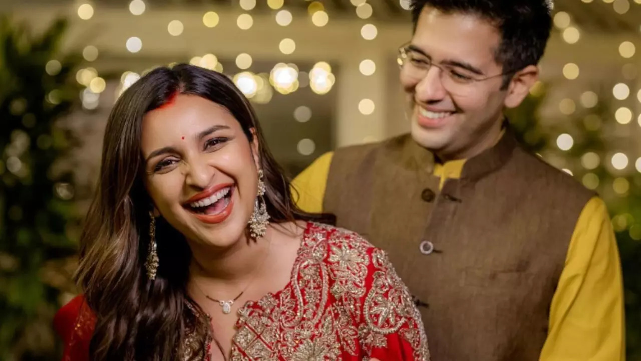 Parineeti Chopra Can't Stop Smiling As She Celebrates First Karwa Chauth With 'Love' Raghav Chadha