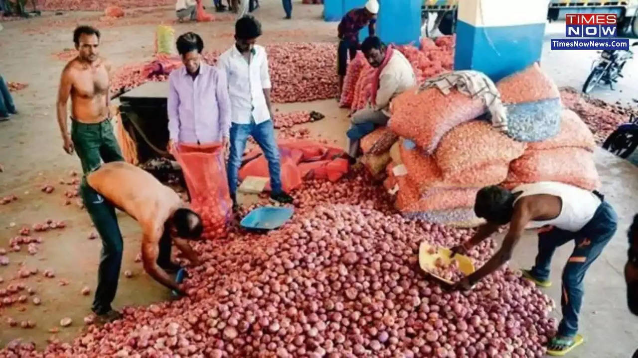 Onion Price Today: Rates Double In A Week in Several States; Check Latest Prices in Delhi, Kolkata, Hyderabad and Other Cities