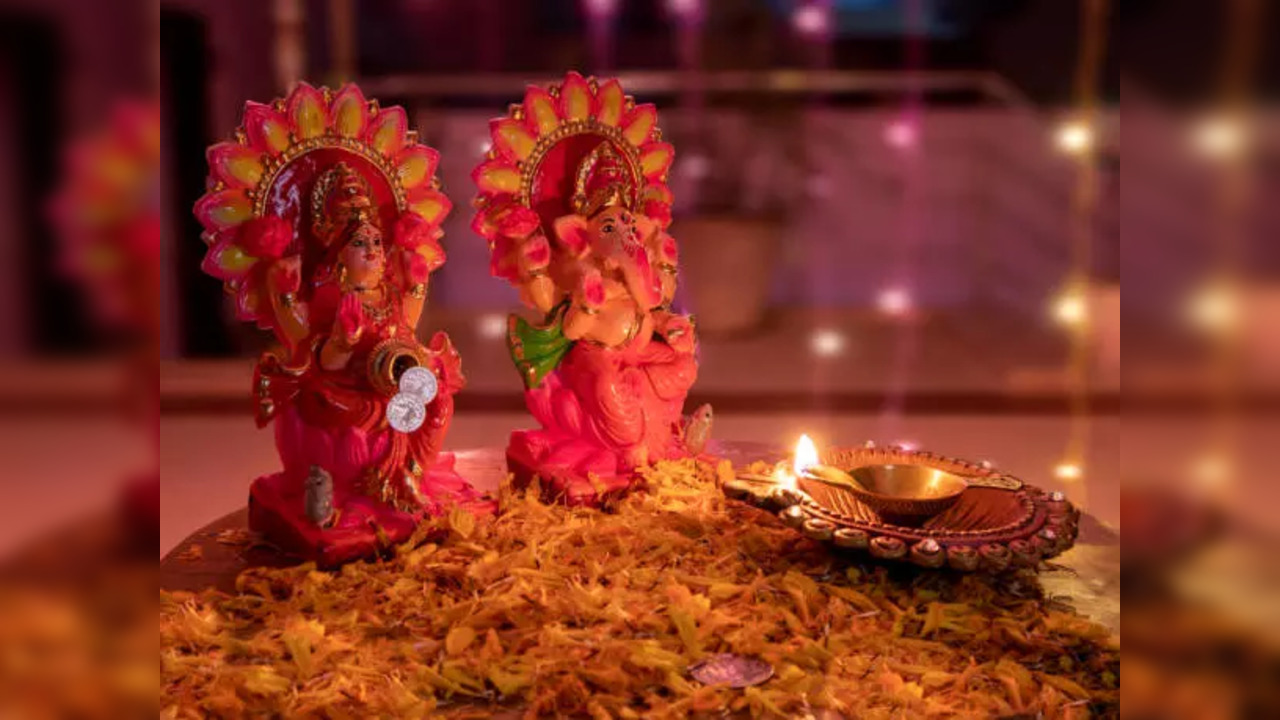 Lakshmi and Ganapati idols for Diwali