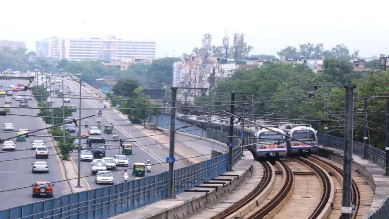 DMRC to Add 20 Extra Trips from Nov 3 Due To Rising Air Pollution