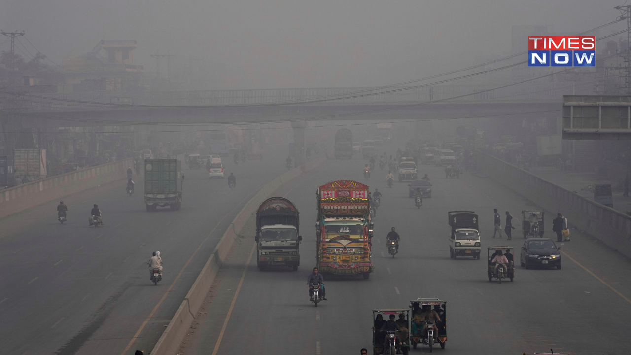 Pakistan Government To Discuss Smog Issue With India As Air Quality Worsens