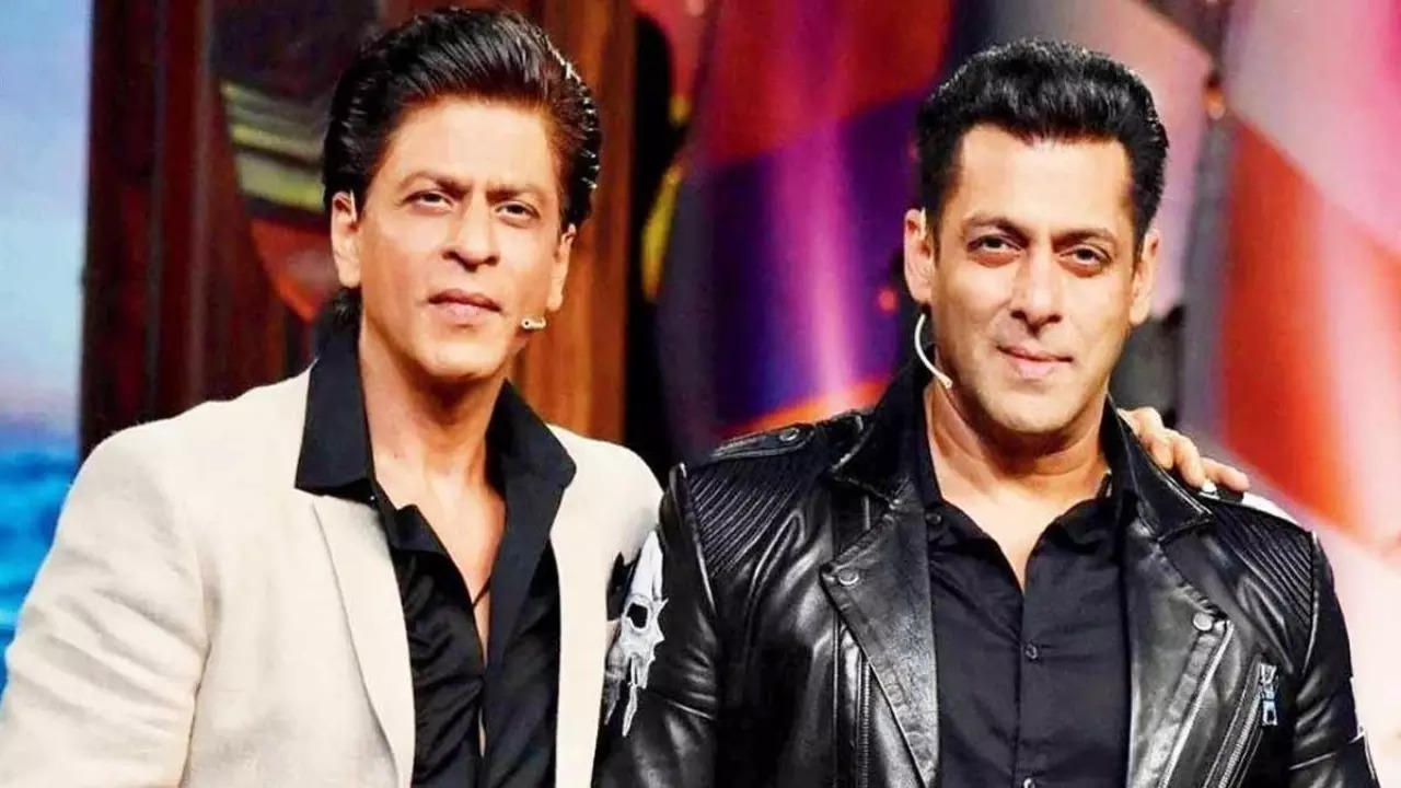 Salman Khan's FIRST Pic From Shah Rukh Khan's Grand Birthday Bash Surfaces Online. See Inside