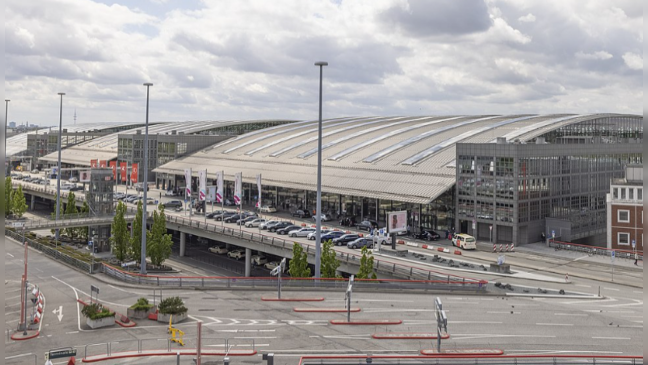 Hamburg airport traffic halted over 'custody dispute hostage situation'