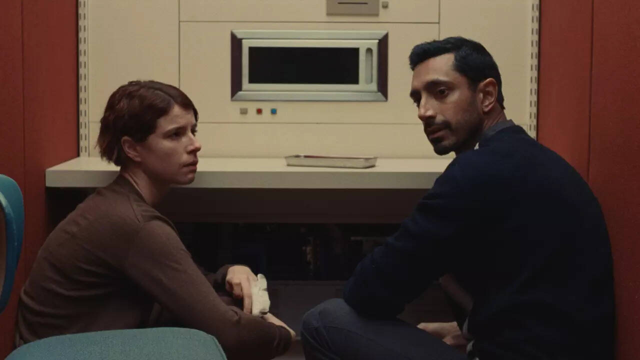 Fingernails Movie Review Jessie Buckley Riz Ahmed Lead This Beautifully Crafted Romance On Compatibility