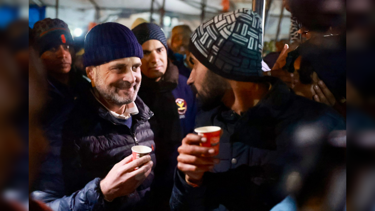 Rahul Gandhi Serves Tea To Devotees In Kedarnath