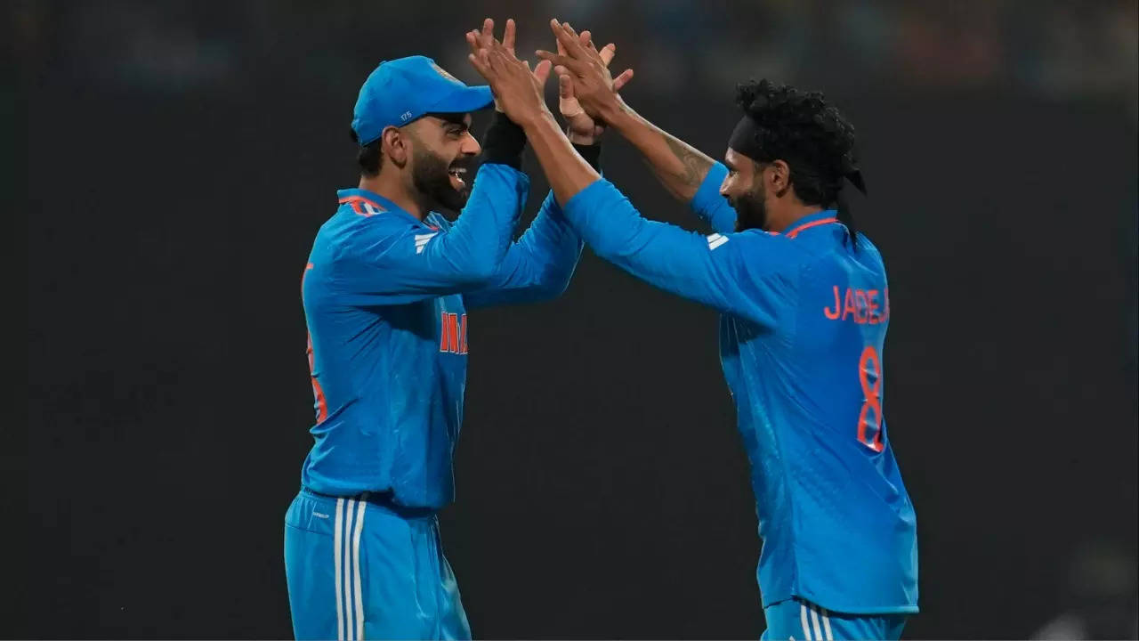 Khushi Ka Mauka Hai...Nazar Mat Lagana: Ravindra Jadeja Has HILARIOUS Reaction To Virat Kohli's 49th ODI Ton