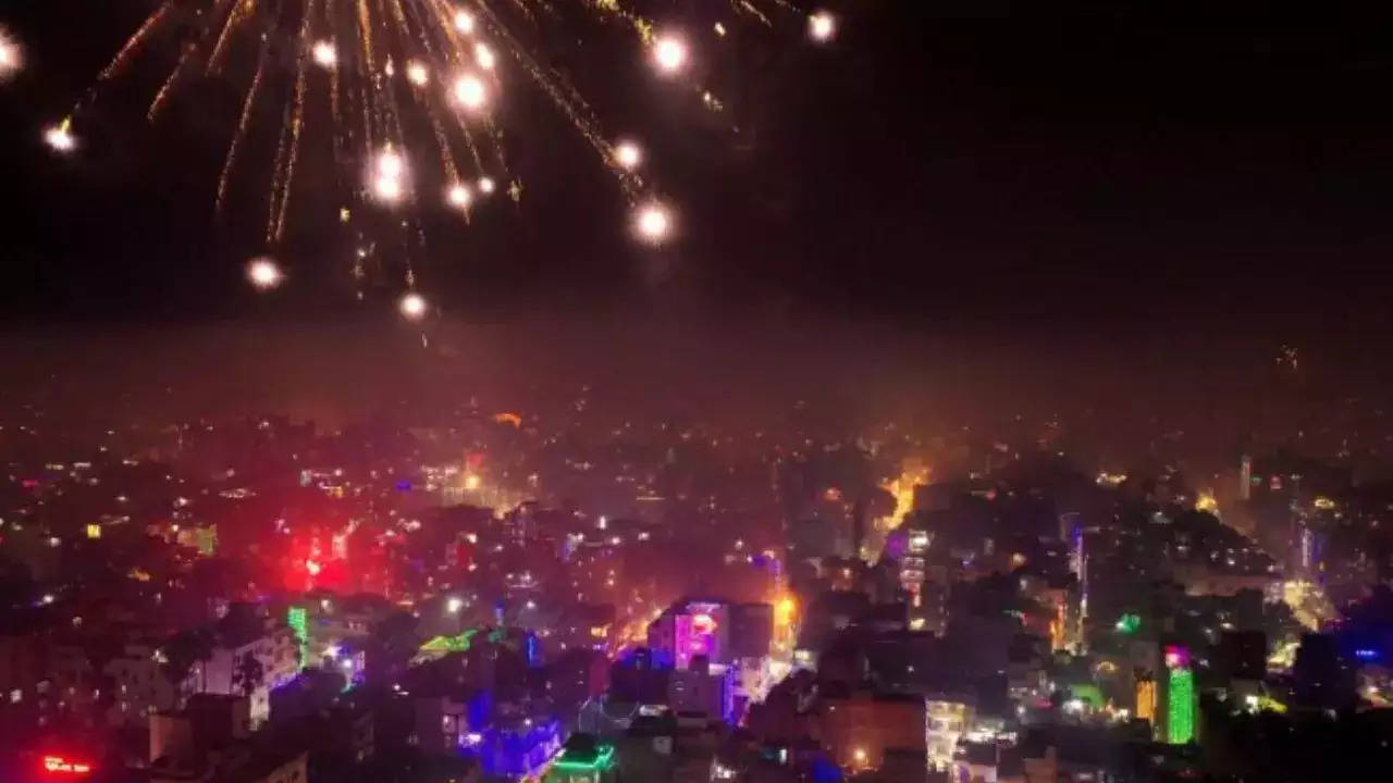 Despite Ban, 32% Delhi Families Plan To Burst Firecrackers In Diwali: Survey