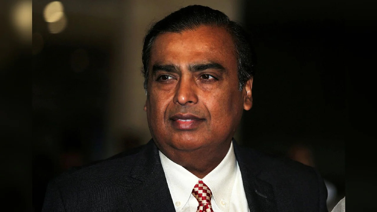 Mukesh Ambani received back-to-back death threats via emails demanding huge sum of money.