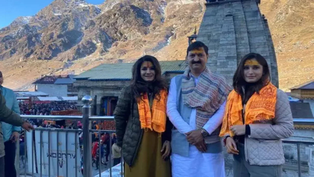 Raveena Tandon Seeks Blessings At Kedarnath Temple With Daughter Rasha Thadani