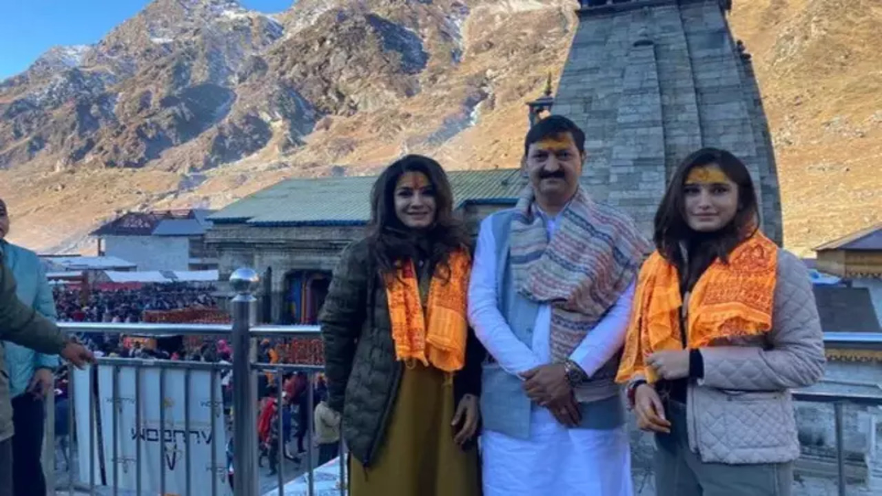 Raveena Tandon Seeks Blessings At Kedarnath Temple With Daughter Rasha Thadani