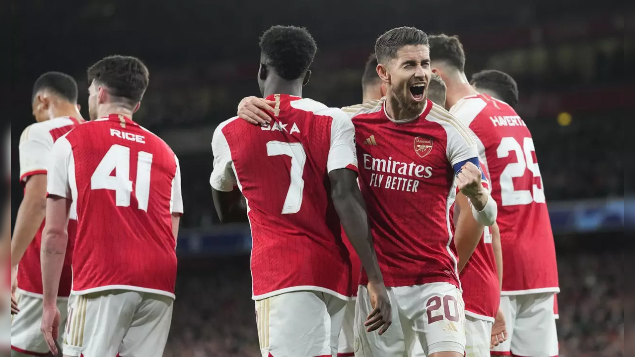 Arsenal beat Sevilla 2-0 in Champions League