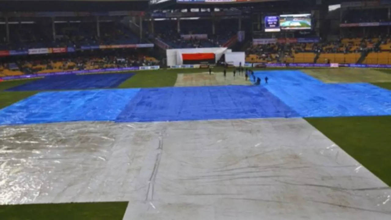 Chinnaswamy Stadium, Rain