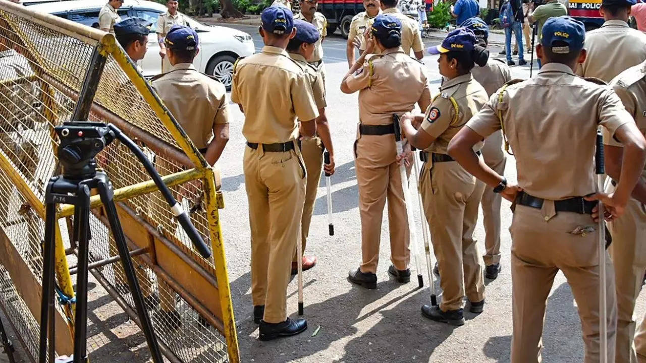 Attack On Police Team In Irani Basti Thane