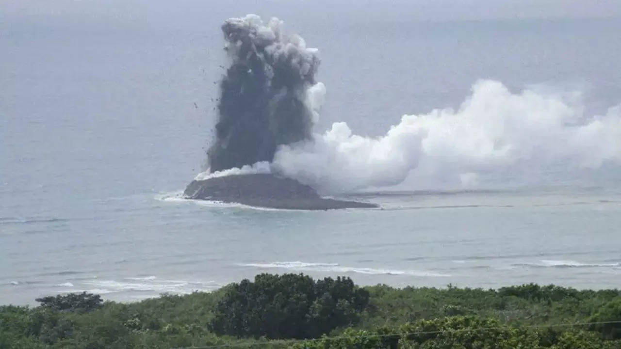 Japan Gets World's Newest Island After A Volcano Erupts Undersea