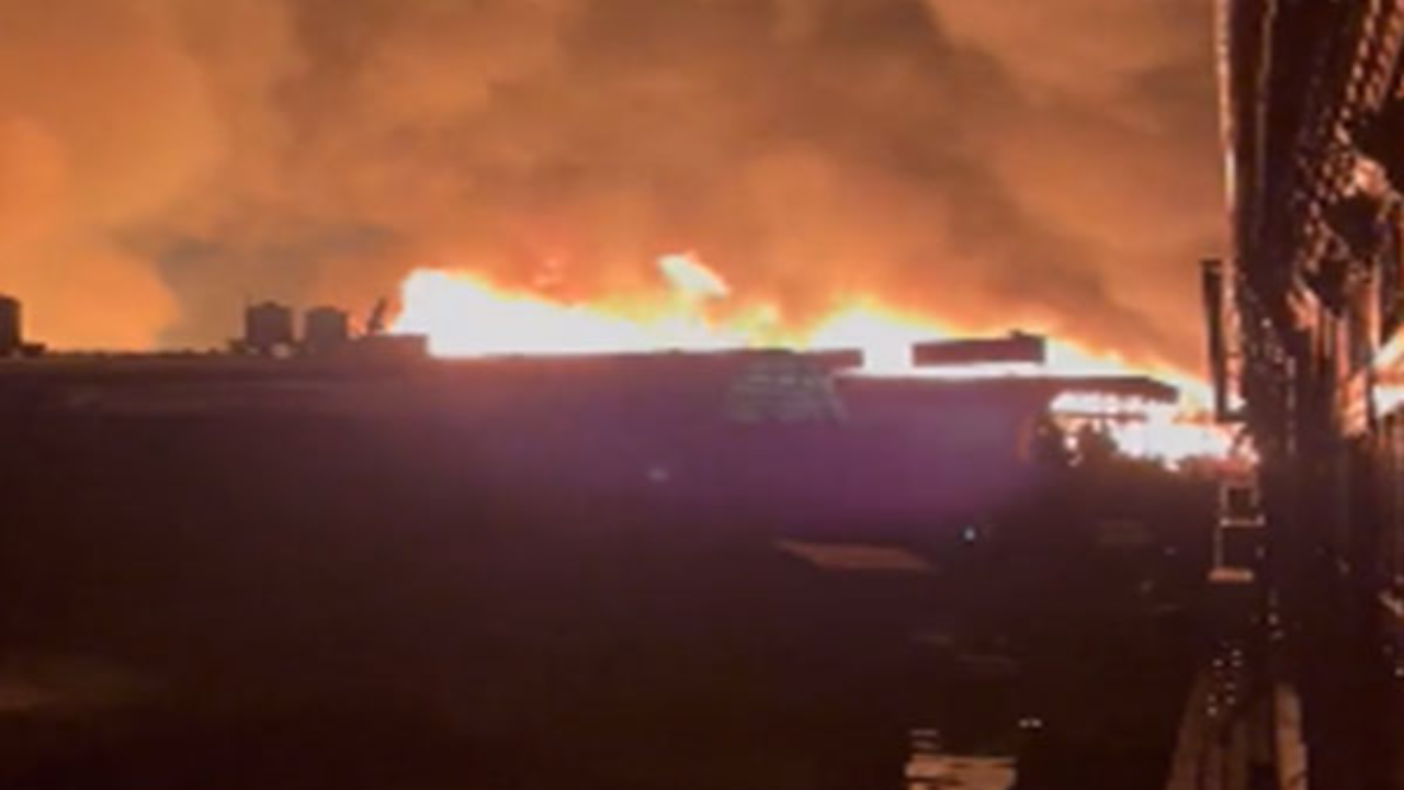 dal lake fire, srinagar