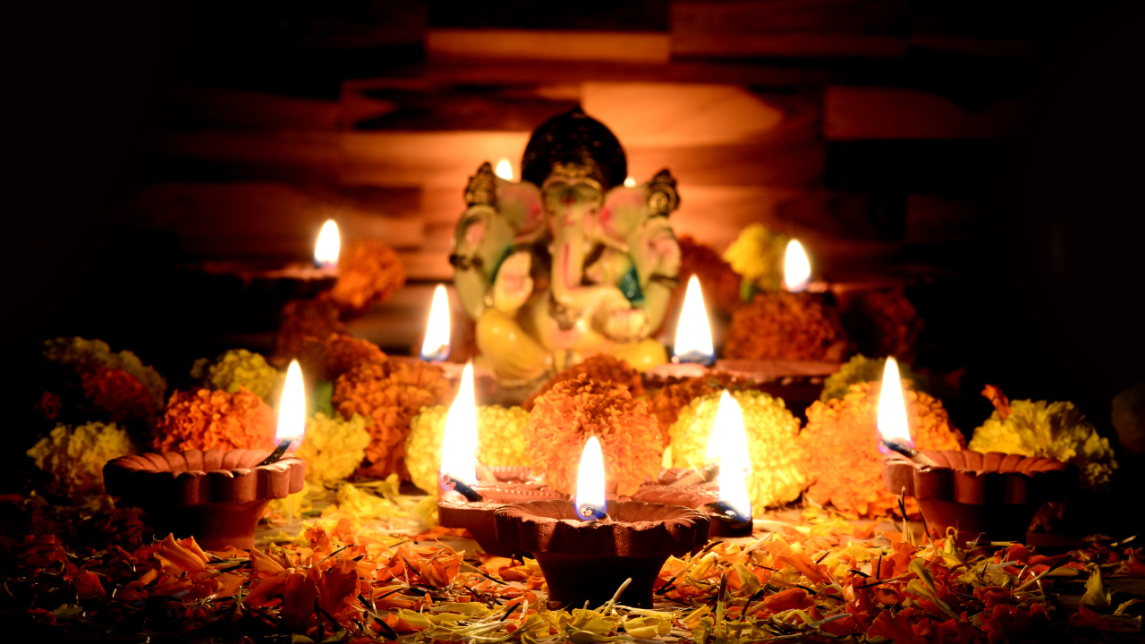 6 tips to elegantly decorate your pooja mandir this Diwali. Pic Credit: Canva