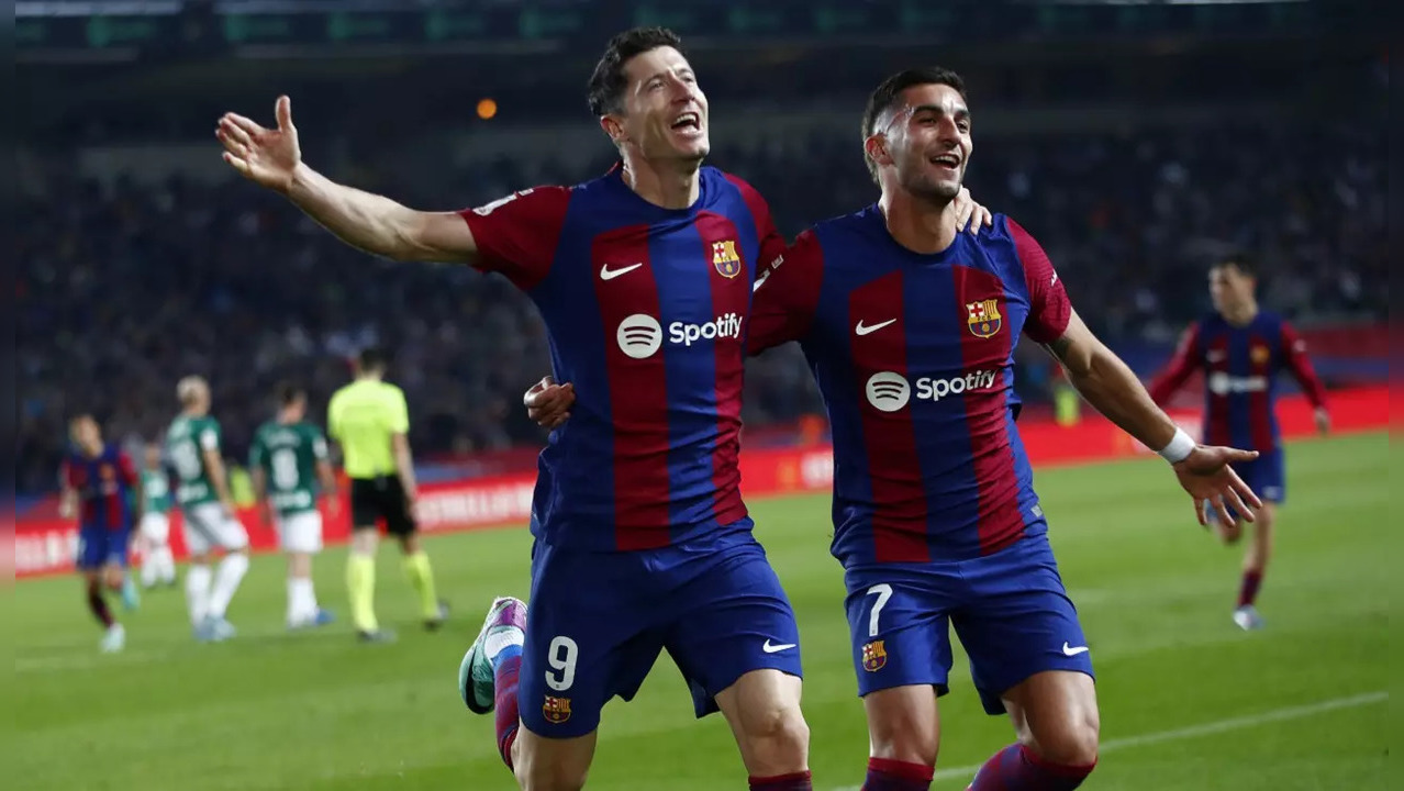 Barcelona beat Alaves 2-1 in La Liga