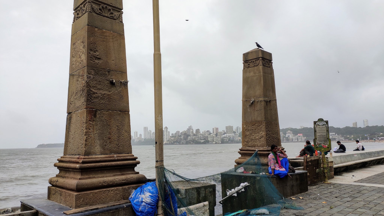 BMC Plans Restoration of Iconic Parsi Gate at Mumbai's Marine Drive