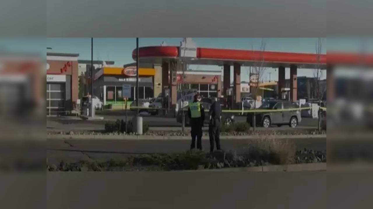 The Edmonton Police on Sunday (local time) released surveillance footage and a photograph of a vehicle and two suspects (Photo credit CTV News)